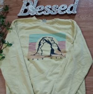 Independent Trading Company Moab Utah crewneck sweatshirt Size Small